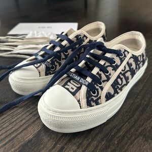 Walk'n'Dior Sneaker size 35

Deep Blue Dior Oblique Embroidered Cotton